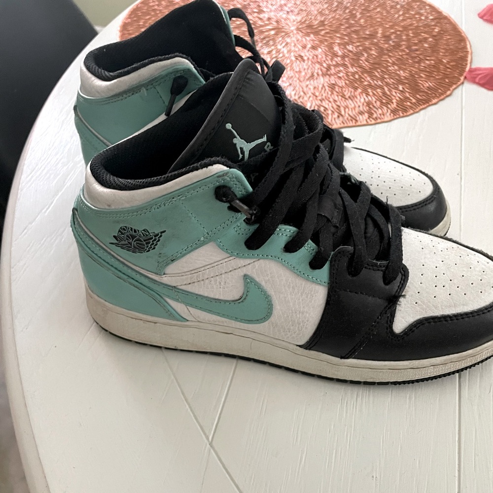 Air Jordan 1 Mid